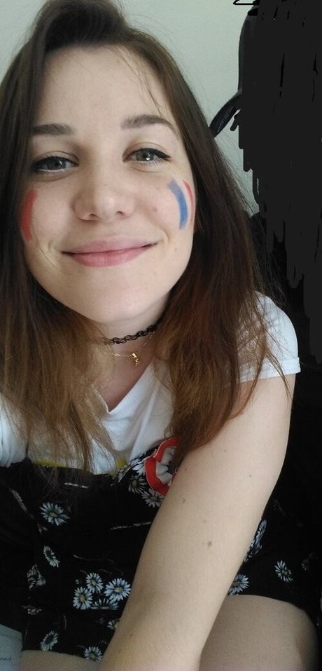 Aayley star hot photo