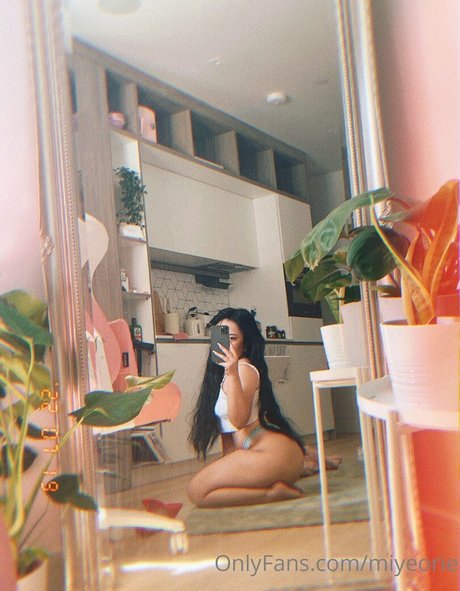 Miyeorie nude pornstar pictures