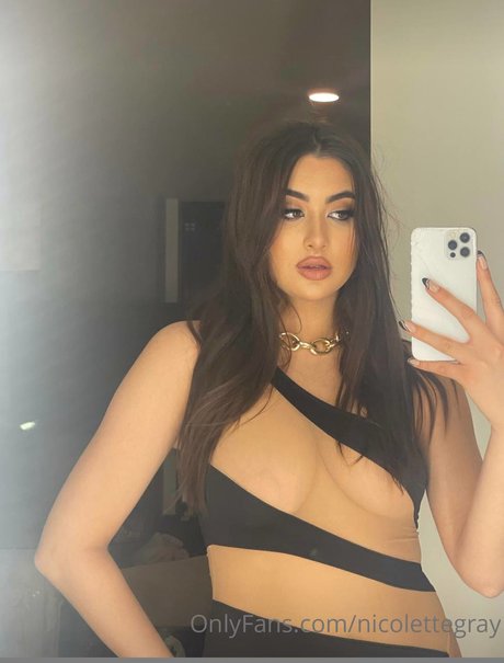 Nicolette Gray pretty model img