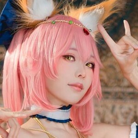 Ely Cosplayer nudes model archive