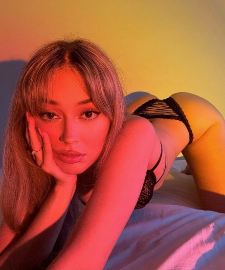 Hanhuts pornographic actress archive