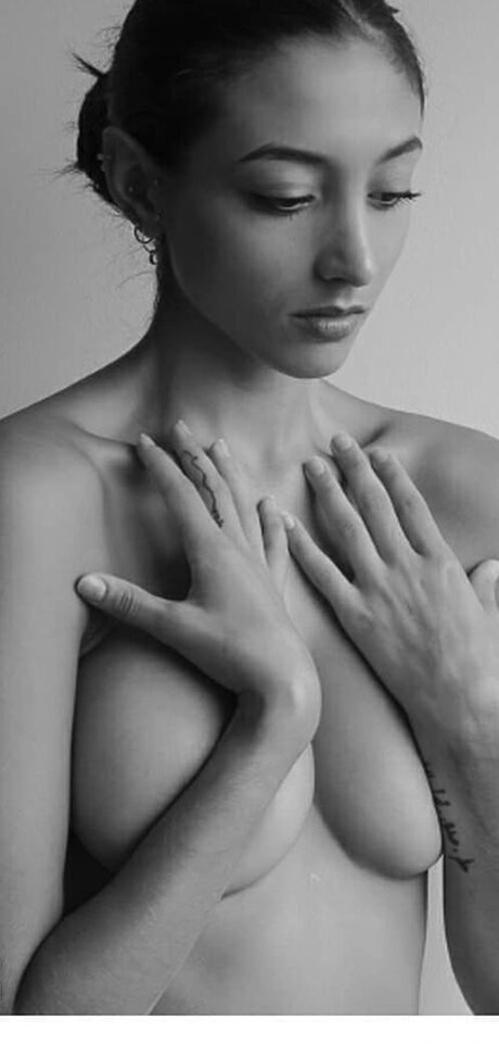 Morenaaluna model naked picture