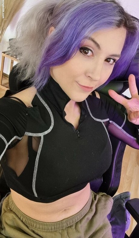 freewaifu free actress pic