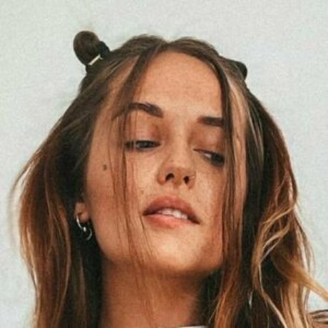 Valeriyaa pretty model galleries