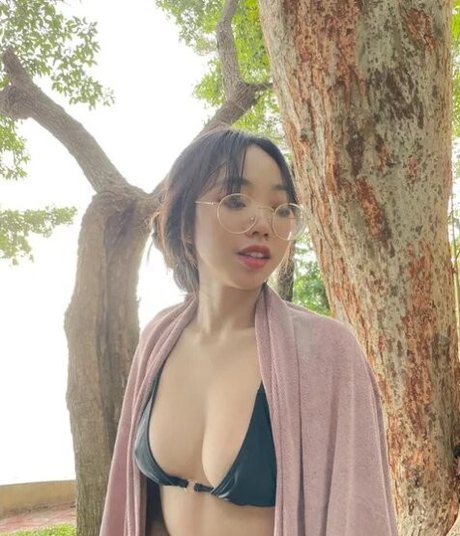 Goldenbee pornographic star image