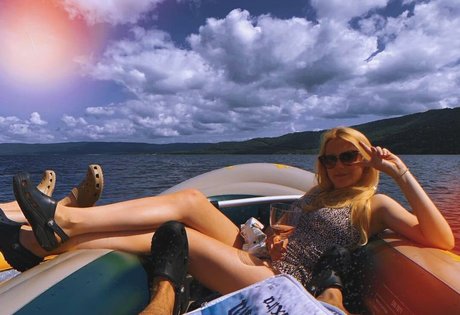 Rosie Dowsing model art picture