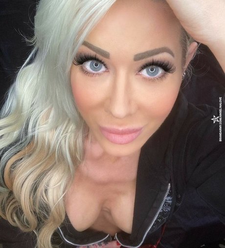 Lauren Williams model naked images