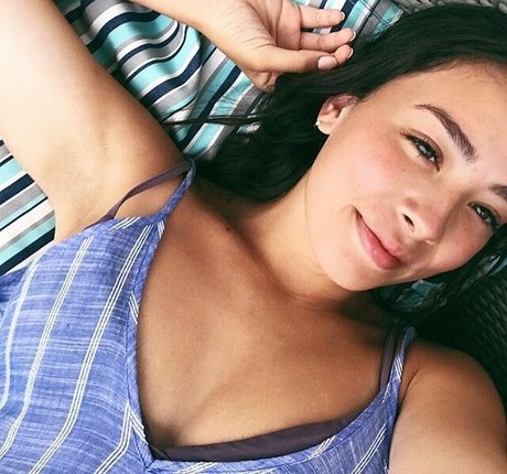 Jessica De La Cruz best star photo