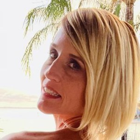 Emma Exhales sexy star picture