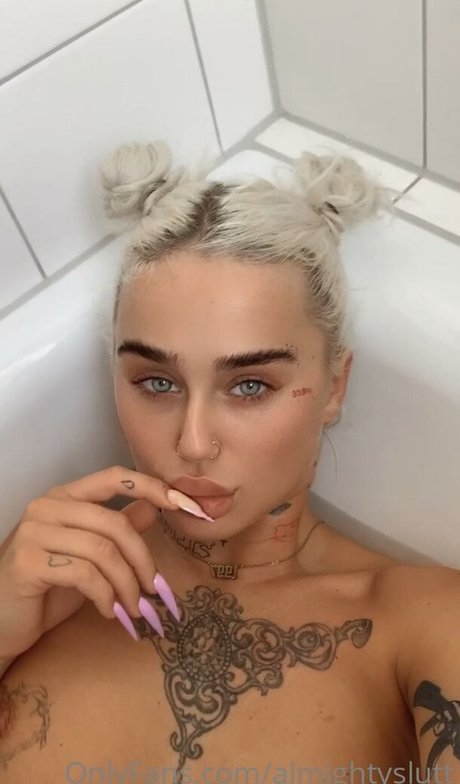 Amy Almighty free model pictures