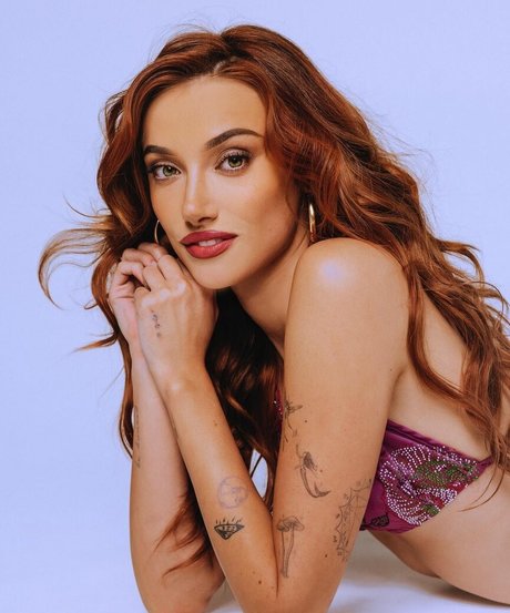 Olivia O Brien model perfect photos