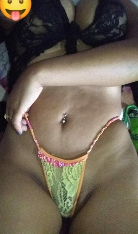 Valeria Deslumbr naked model images