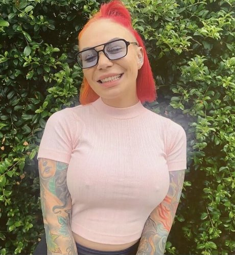 Spittingdiamonds star erotic pics