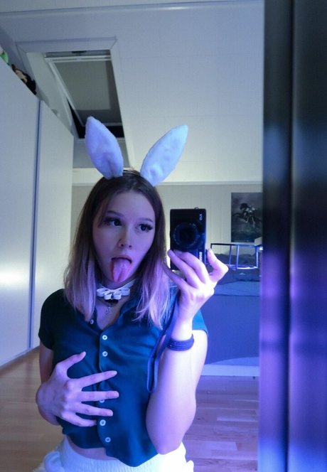 Sniff You model exclusive image