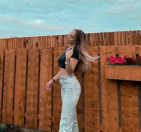 uxiaa 16 erotic model img