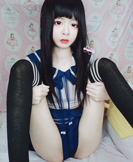 DollyMew sexy actress photos