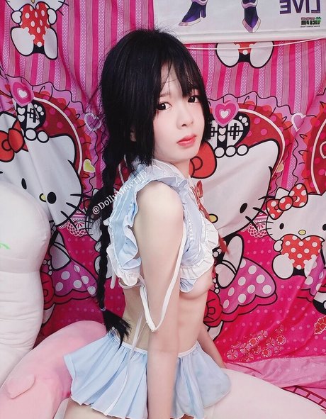 DollyMew hot model pic