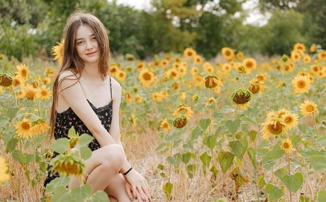 Anna Loisa porn model gallery