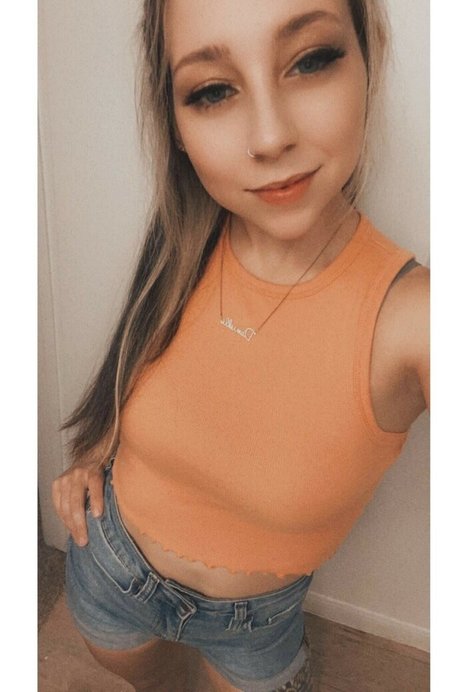 Daniibabee erotic model photo