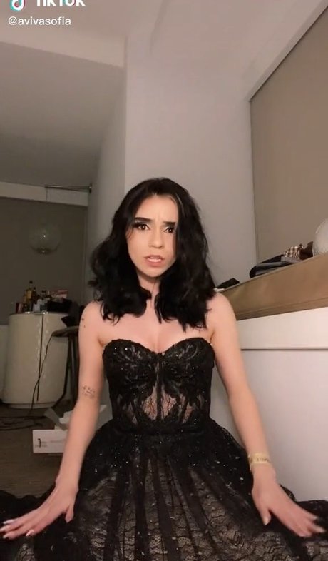 Aviva Sofia hot star img