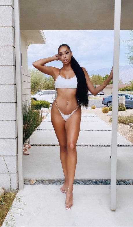 Alysse Joyner nude actress photo