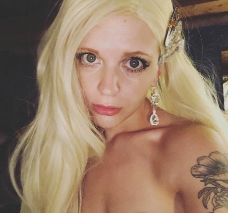 Witten Bonnie hot model photos