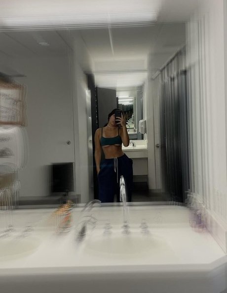 Nglnicole nice actress image