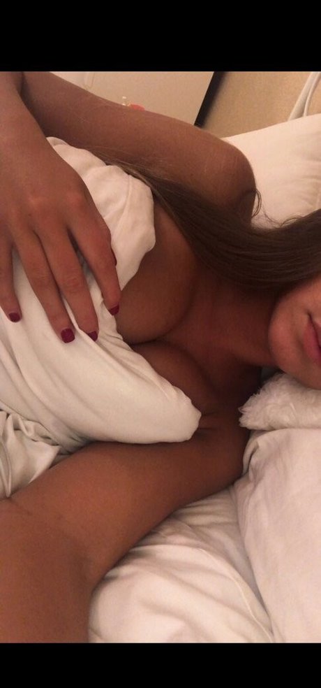 Zara McDermott star nudes pics