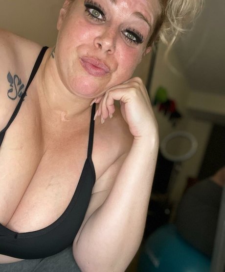 KayBabi model pornographic archive