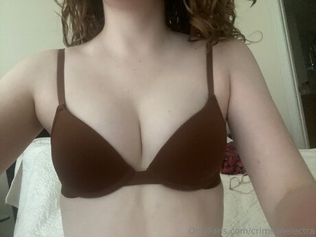 crimsonelectra exclusive actress pic