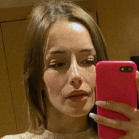 Melu Yoverno model porn image