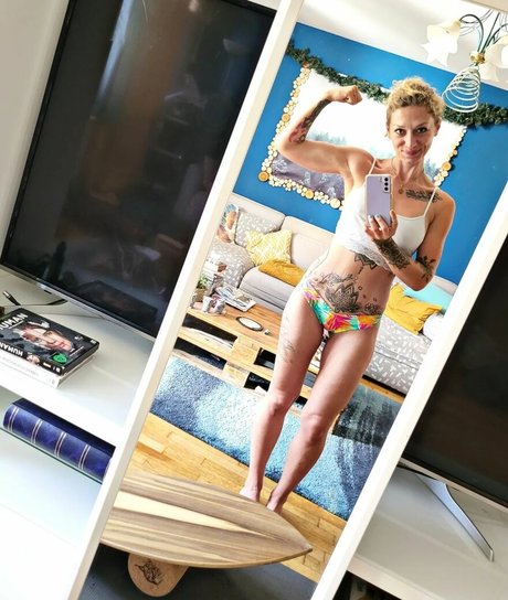 curly sue trip xxx model image