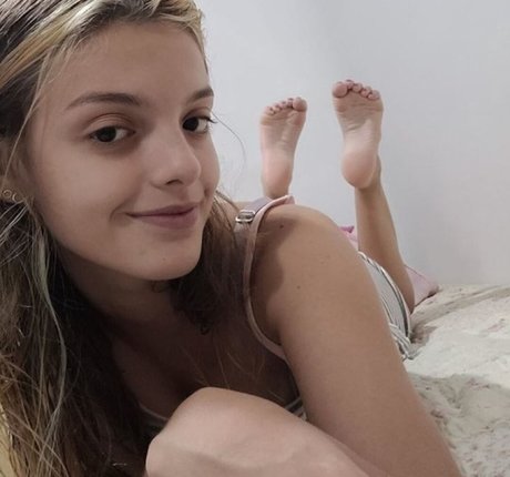 Anna Cute Feet adult model photo