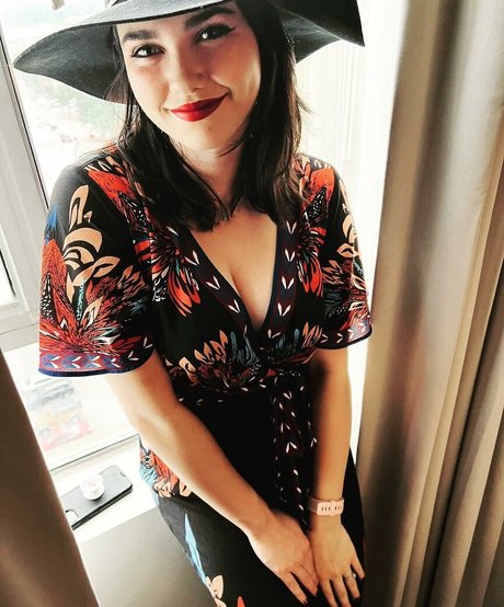 Prim ASMR exclusive actress pictures