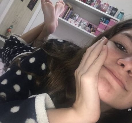 Thata Big Soles model hot photo