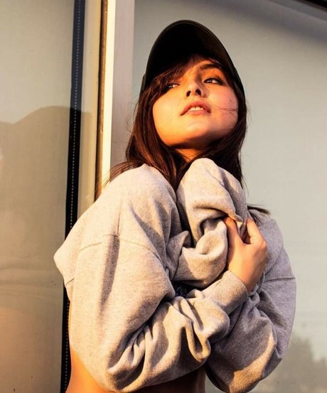 Sarah Carlos hot model image