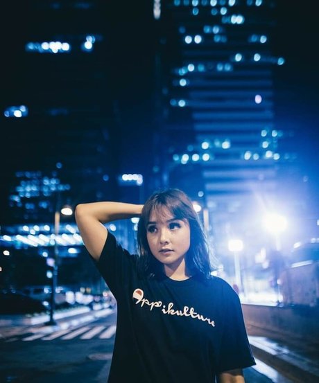 Sarah Carlos art actress gallery