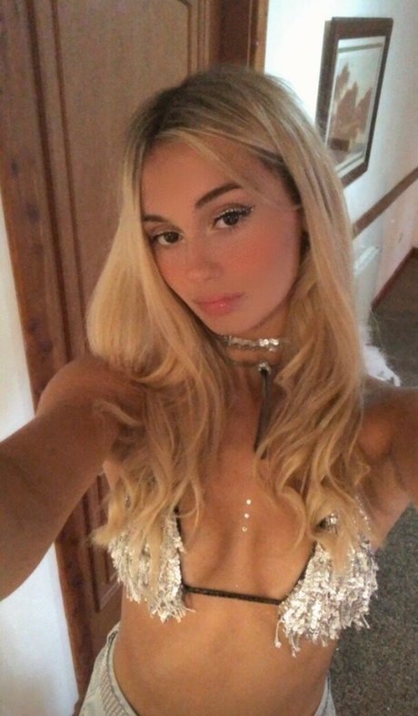 Cande Simoneit nude pornstar picture