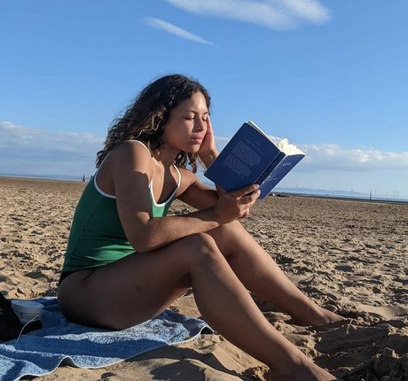 Moya Lothian McLean star top image