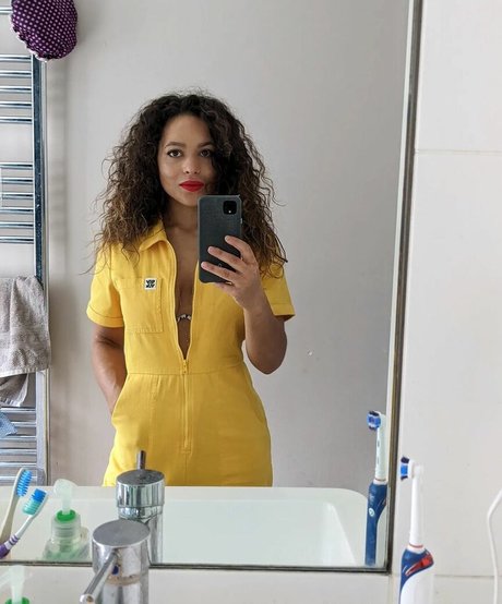 Moya Lothian McLean hot model photo