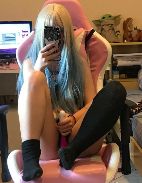 Mitywee Mitywee porn model gallery