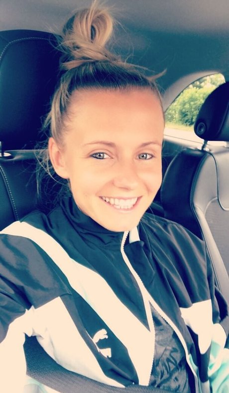 Julia Simic beautiful star image