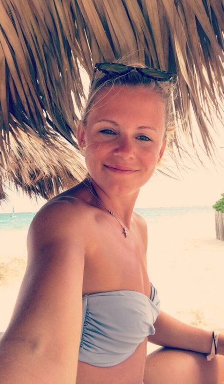 Julia Simic model best pic