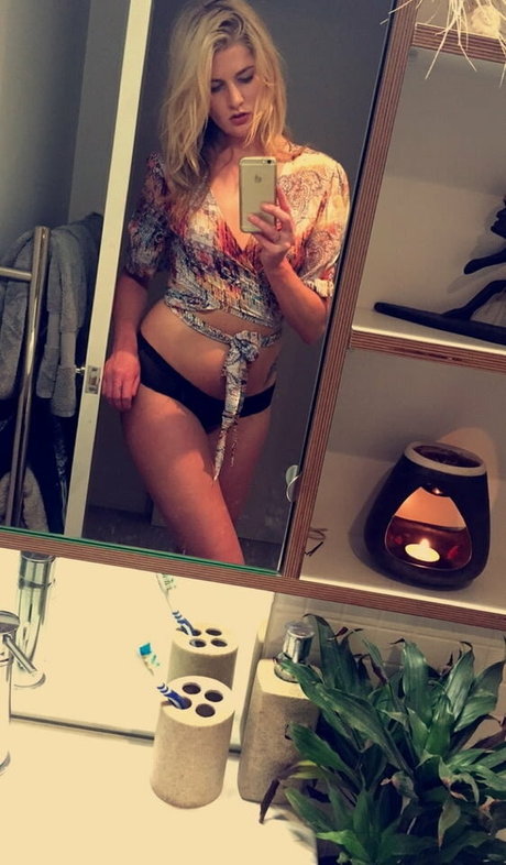 Ashley Bradley art model pics