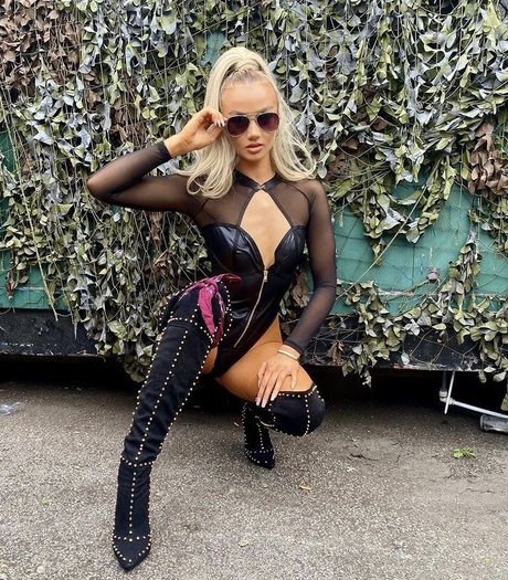 Grace Hemingway beautiful model pictures