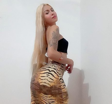 Pietra Lamounier naked model pics