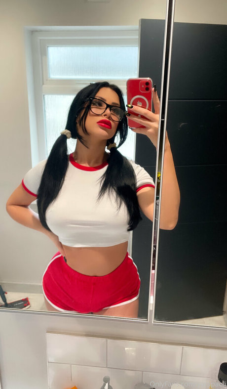 Yara Paoli hd pornstar galleries