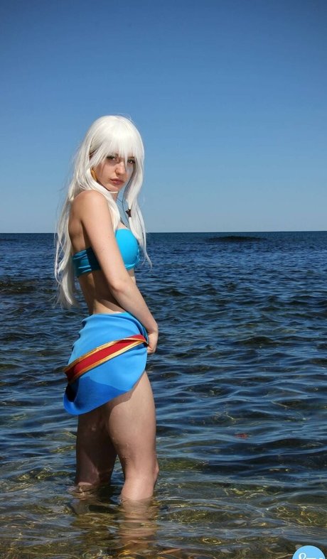 Elfvie model naked photo