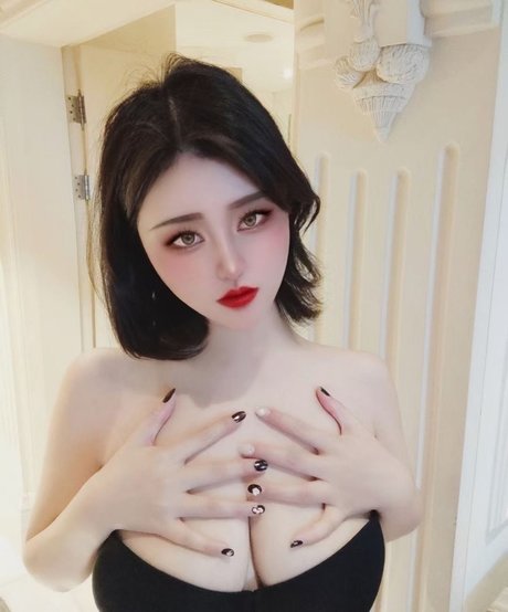 vivienlllee nude actress image