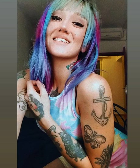 Redfoxy12 model naked picture